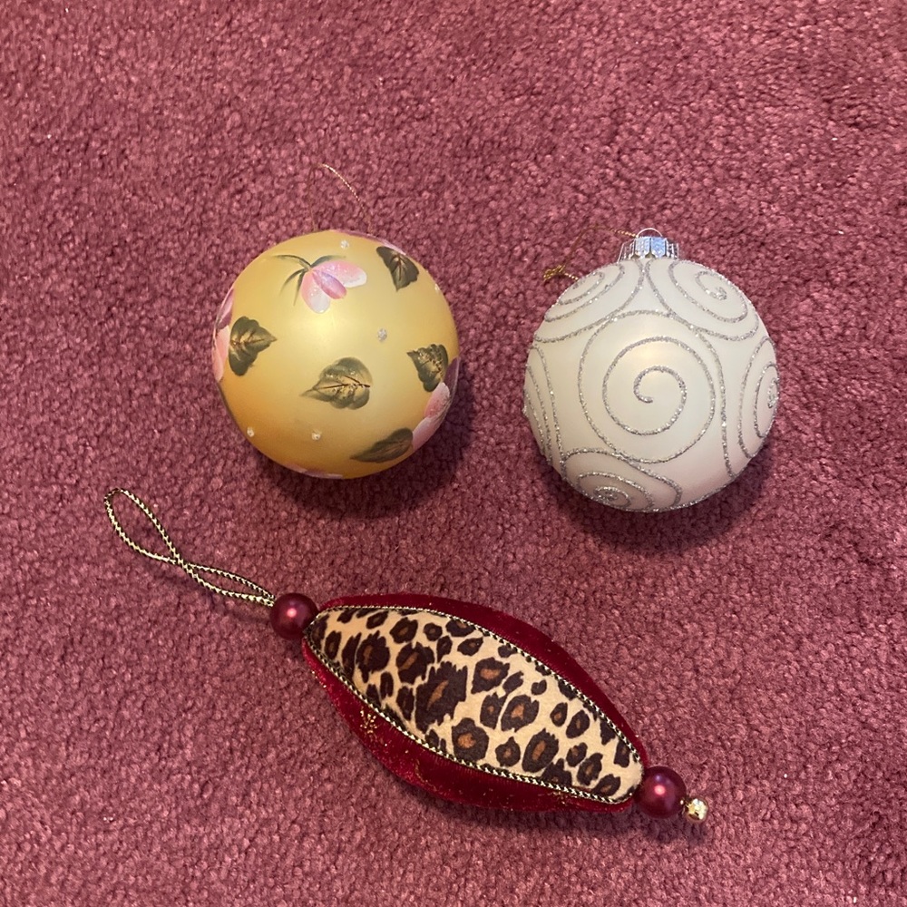 Elegant Holiday Ornament Set-NWOT